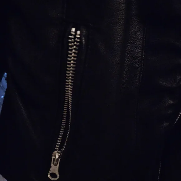 Suzy Shier Women's Pleather/Faux Leather Black Biker Jacket in Medium - Picture 10 of 11